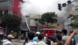 Hà Nội: Cháy lớn ở Lê Duẩn, nhiều người chạy tán loạn