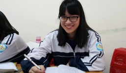 Nữ sinh bắt chước 7 thứ tiếng có thể đỗ ĐH Ngoại thương?