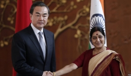 Trung Quốc biến hợp tác kinh tế thành chiêu đòn ép Ấn Độ 'im lặng' về Biển Đông