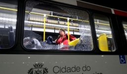 Xả súng hàng loạt vào xe buýt chở phóng viên báo chí tại Olympic Rio