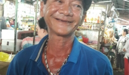 Người đàn ông quét rác trúng vé số 2,3 tỷ đồng