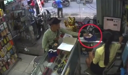 Video: Thanh niên bán vé số trộm iPhone 6 trước mặt cô gái