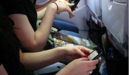 Trung Quốc: Sử dụng điện thoại trên máy bay sẽ bị phạt 166 triệu