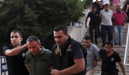 Hậu đảo chính thất bại, hàng loạt quan chức Thổ Nhĩ Kỳ chạy trốn