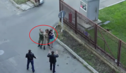 Binh sĩ Nga tước súng của diễn viên đang đóng phim vì tưởng tội phạm