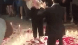 Clip: Màn cầu hôn hoành tráng tại rạp chiếu phim