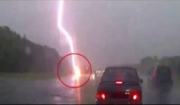 Đang điều khiển xe máy, người đàn ông bị sét đánh tử vong