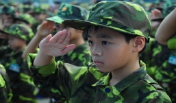 Cha mẹ có nên cho con tham gia học kỳ quân đội?