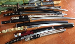 Phát hiện nhiều vũ khí nguy hiểm trong kho hàng tạp hóa tại Cần Thơ