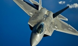 Tận mắt xem tiêm kích tàng hình F-22 tiếp nhiên liệu trên không