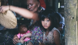 Ám ảnh ánh mắt trẻ em trong vùng tâm lũ ở Lào Cai