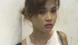 Cô gái bám theo, kéo ngã xe 2 tên cướp dây chuyền