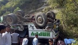 Pakistan: Xe buýt chở 50 người đi đám cưới lao thẳng xuống vực