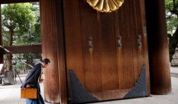 Thủ tướng Nhật cử người đến thăm đền Yasukuni