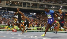 Tia chớp Jamaica Usain Bolt giành HCV nội dung 100m