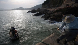 Cô gái sống sót thần kỳ sau 38 giờ lênh đênh trên biển