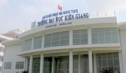 Có tình cảm với cấp dưới, hiệu trường đại học bị kỷ luật