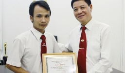 Tài xế taxi đỡ đẻ thành công ngay trên xe