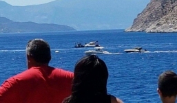 Hy Lạp: Va chạm với tàu cao tốc tàu du lịch gãy đôi, 24 người thương vong