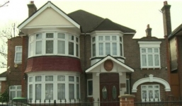 Phó đại sứ Triều Tiên ở Anh cùng vợ con bí mật đào tẩu