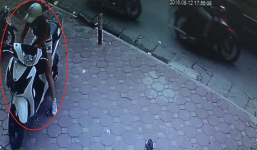 Video: 'Hot girl chân dài' trộm xe SH trong tích tắc