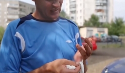 Chặt 2 ngón tay để tố cảnh sát cưỡng hiếp vợ