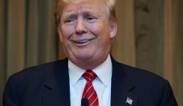 Trump đang tỏ ra kỳ quặc để không 'phải' vào Nhà Trắng ?