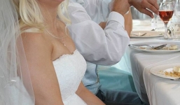 Bán váy cưới sau khi phát hiện chồng ngoại tình