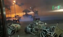 Bão Thần sét gây lốc xoáy kinh hoàng, cuốn phăng bàn ghế ở Hà Nội