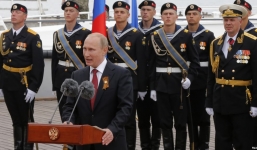 Tổng thống Putin thăm Crimea trong bối cảnh căng thẳng leo thang