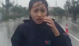 Bị 'ném đá', nữ MC đầu trần làm phóng sự tại tâm bão số 3 lên tiếng
