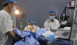 Người phụ nữ 58 tuổi bất ngờ sinh con