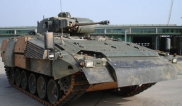 Xe bọc thép Đức gây bất ngờ vì không chịu được mưa