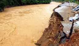 Cảnh báo sạt lở đất, lũ lụt ở miền Bắc