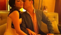 Lý Nhã Kỳ úp mở khoe bạn trai giấu mặt