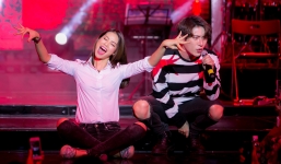 Phạm Hương hát 'Sau tất cả' 'nịnh' fan