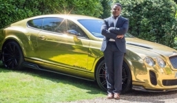 Từ cậu bé bị sai vặt trở thành triệu phú khi mới 19 tuổi