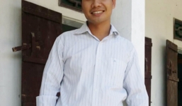 Chân dung lái xe biển xanh chắn gió cho xe máy trên cầu Bãi Cháy