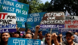 'Đã đến lúc phải đặt lại tên quốc tế cho Biển Đông'