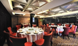 Sự cố hy hữu nhân viên nhà hàng cho khách uống nhầm thuốc khử trùng