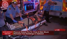 Mắc kẹt 6 tiếng giữa hai tòa nhà vì muốn gây ấn tượng với bạn gái