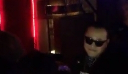 Ca sĩ Gangnam Style 'fake' gây náo loạn quán bar trên phố Bùi Viện