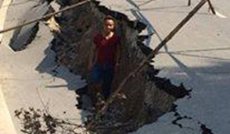 Xuất hiện vết nứt 'khổng lồ' trên đường ở Yên Bái