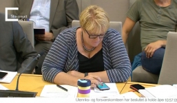 Nghị sĩ Na Uy 'bắt' Pokemon khi đang họp quốc phòng