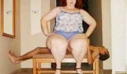 Vợ to béo đè chết chồng sau cuộc vật lộn