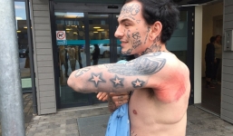 Cái kết bất ngờ của nam thanh niên chui vào bồn cầu nhặt điện thoại