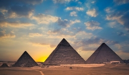 Phát hiện kim tự tháp cổ đại bị vùi dưới lớp băng ở Alaska