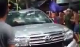 Người mẹ 'bắt cóc' con, cố thủ trong ôtô có bị xử lý hình sự?