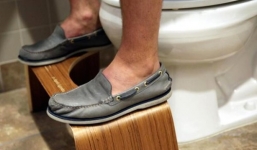 Gia đình khởi nghiệp thành triệu phú nhờ bán ghế kê chân trong toilet 