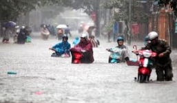 Hà Nội mưa trắng trời, cảnh báo ngập lụt